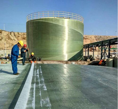 玻璃鋼儲罐施工現場